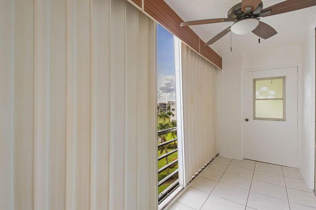 6850 10th Avenue N 406, Lake Worth, FL 33467