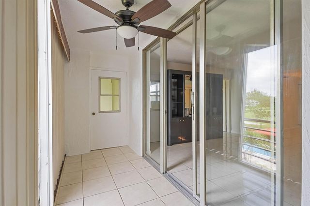 6850 10th Avenue N 406, Lake Worth, FL 33467