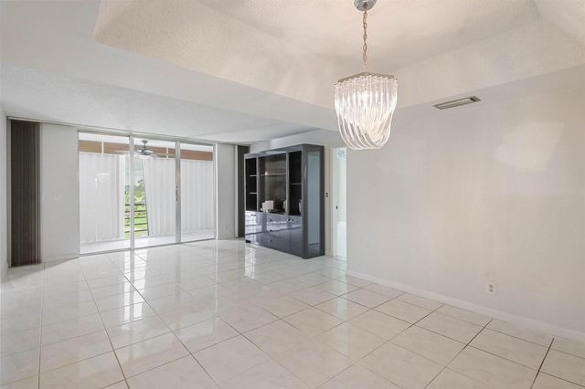 6850 10th Avenue N 406, Lake Worth, FL 33467