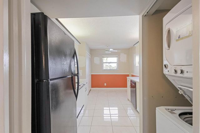 6850 10th Avenue N 406, Lake Worth, FL 33467
