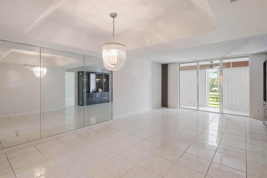 6850 10th Avenue N 406, Lake Worth, FL 33467