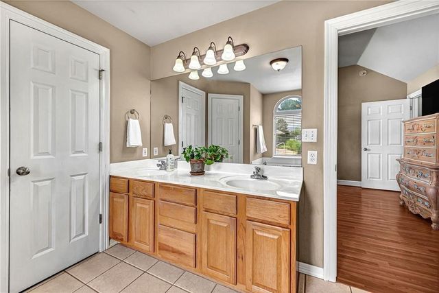 2046 Pine Woods Road, Springdale, AR 72762