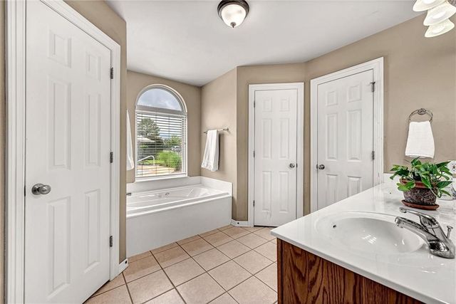 2046 Pine Woods Road, Springdale, AR 72762