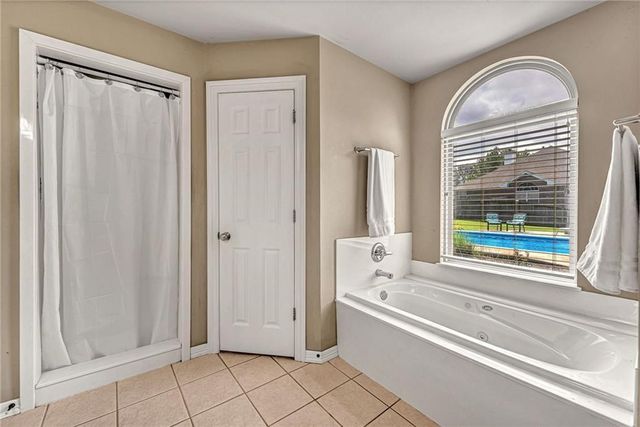 2046 Pine Woods Road, Springdale, AR 72762