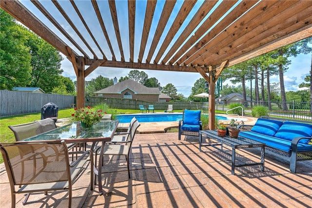 2046 Pine Woods Road, Springdale, AR 72762