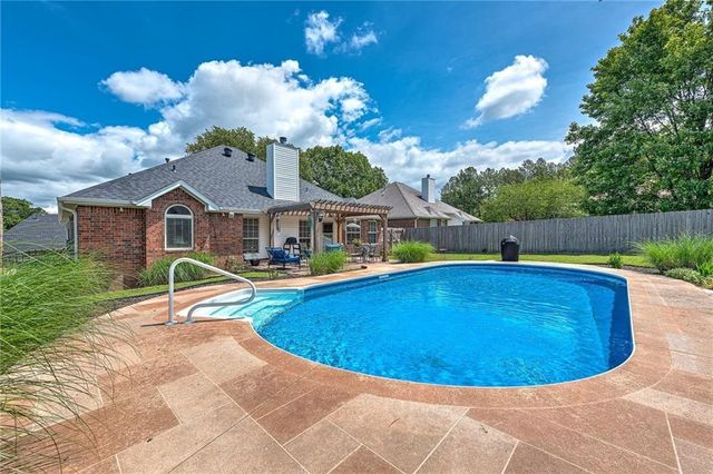 2046 Pine Woods Road, Springdale, AR 72762