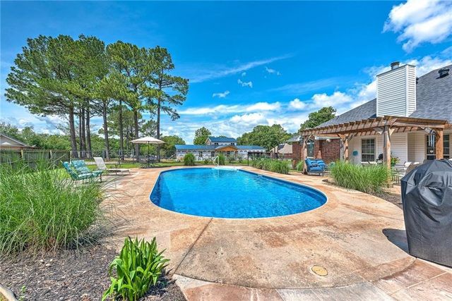 2046 Pine Woods Road, Springdale, AR 72762