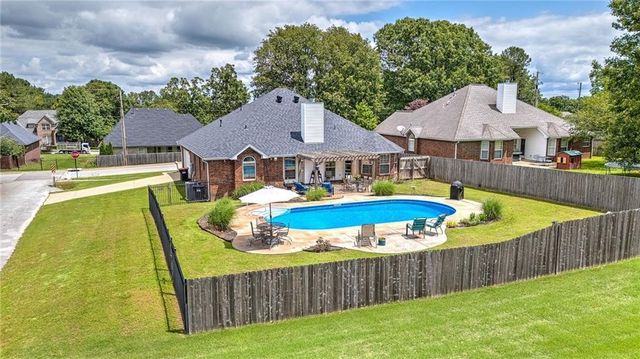 2046 Pine Woods Road, Springdale, AR 72762