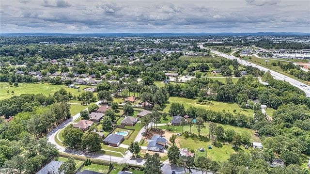 2046 Pine Woods Road, Springdale, AR 72762