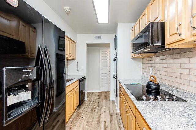 550 Coeur De Royale Drive 301, Creve Coeur, MO 63141
