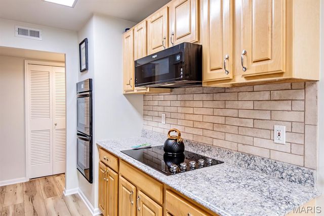 550 Coeur De Royale Drive 301, Creve Coeur, MO 63141