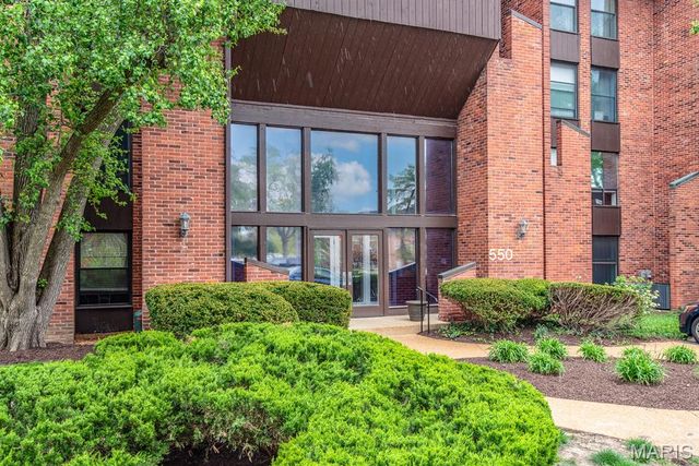 550 Coeur De Royale Drive 301, Creve Coeur, MO 63141