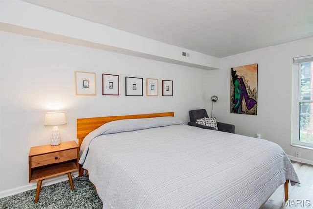 550 Coeur De Royale Drive 301, Creve Coeur, MO 63141
