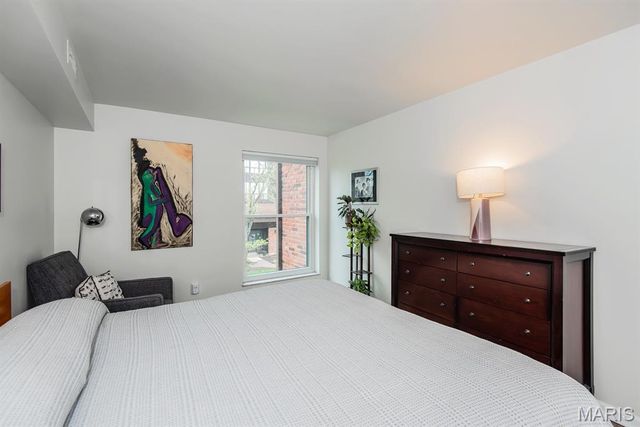 550 Coeur De Royale Drive 301, Creve Coeur, MO 63141
