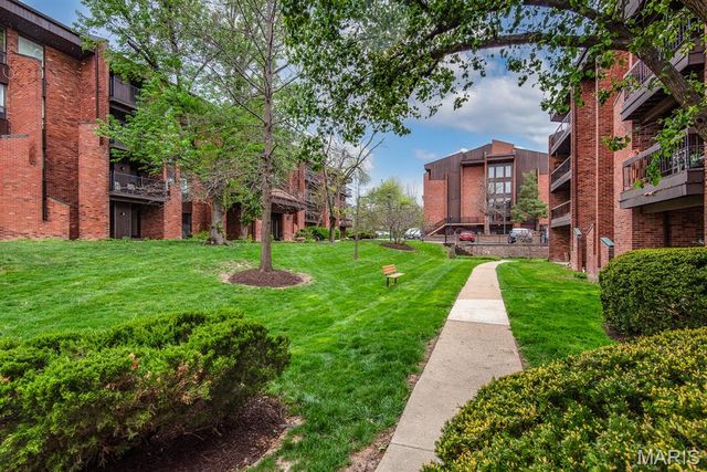 550 Coeur De Royale Drive 301, Creve Coeur, MO 63141