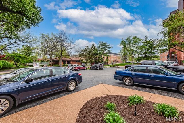 550 Coeur De Royale Drive 301, Creve Coeur, MO 63141