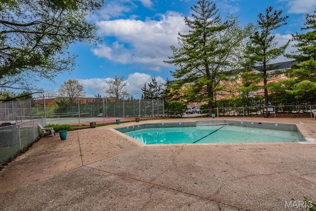 550 Coeur De Royale Drive 301, Creve Coeur, MO 63141