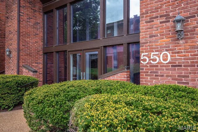 550 Coeur De Royale Drive 301, Creve Coeur, MO 63141