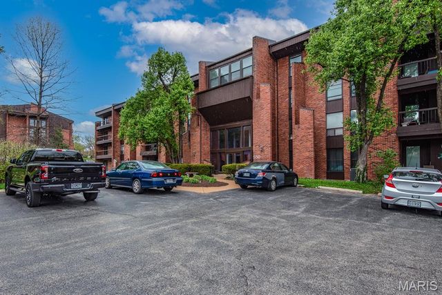 550 Coeur De Royale Drive 301, Creve Coeur, MO 63141