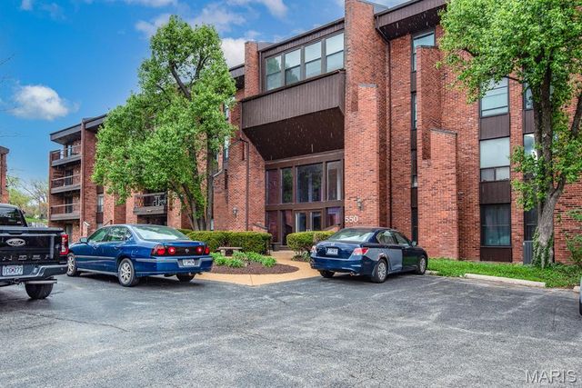 550 Coeur De Royale Drive 301, Creve Coeur, MO 63141