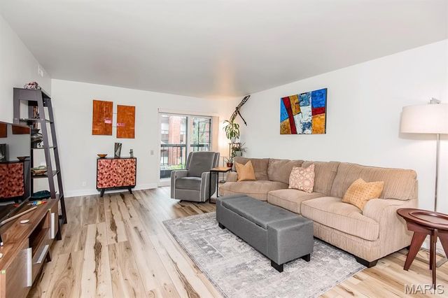 550 Coeur De Royale Drive 301, Creve Coeur, MO 63141