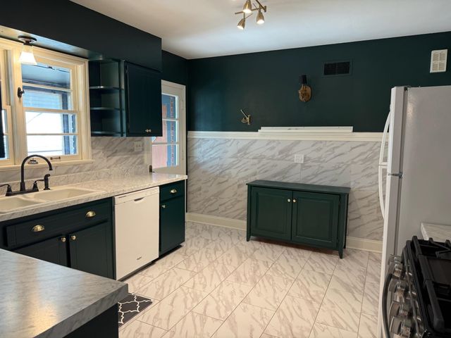 1086 PERKINS TER, Memphis, TN 38117