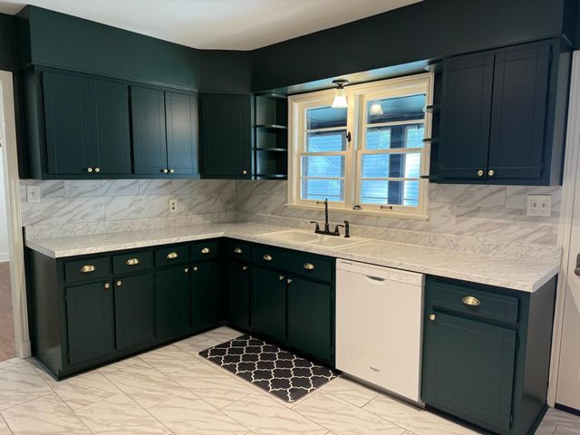 1086 PERKINS TER, Memphis, TN 38117