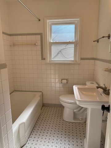 1086 PERKINS TER, Memphis, TN 38117