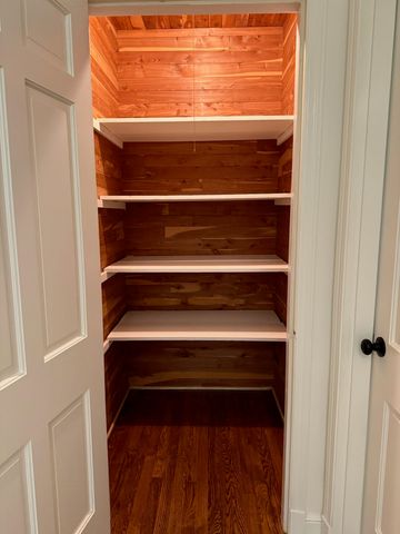 1086 PERKINS TER, Memphis, TN 38117