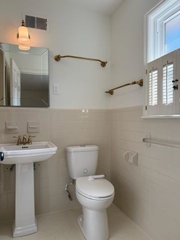 1086 PERKINS TER, Memphis, TN 38117