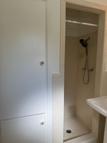 1086 PERKINS TER, Memphis, TN 38117