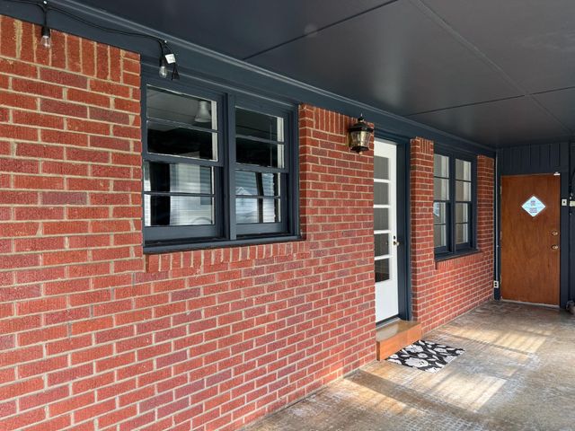 1086 PERKINS TER, Memphis, TN 38117