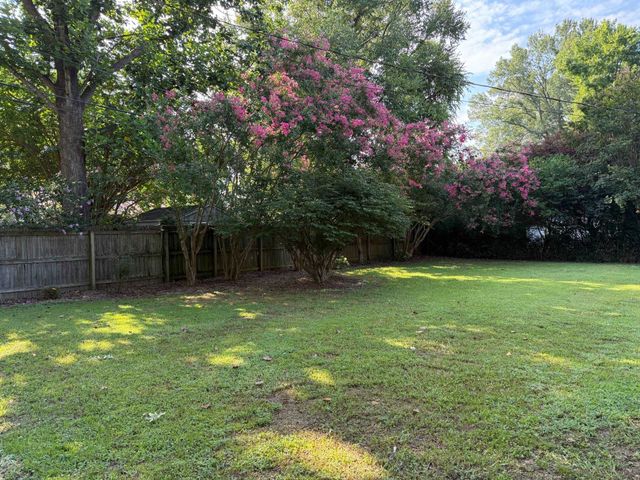 1086 PERKINS TER, Memphis, TN 38117