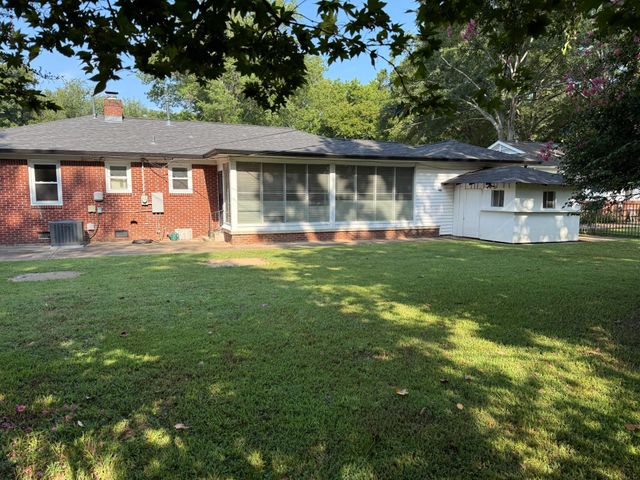 1086 PERKINS TER, Memphis, TN 38117