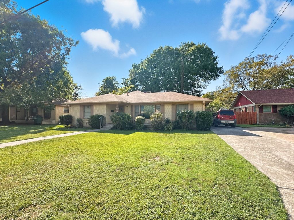 817 S Rusk Street, Gainesville, TX 76240