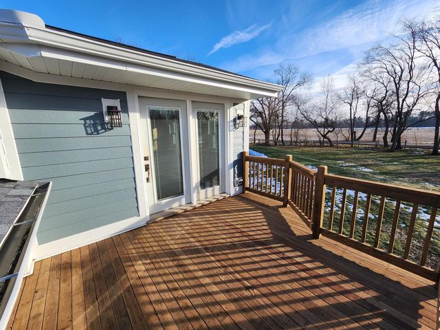 N9523 Sunset DRIVE, East Troy, WI 53120