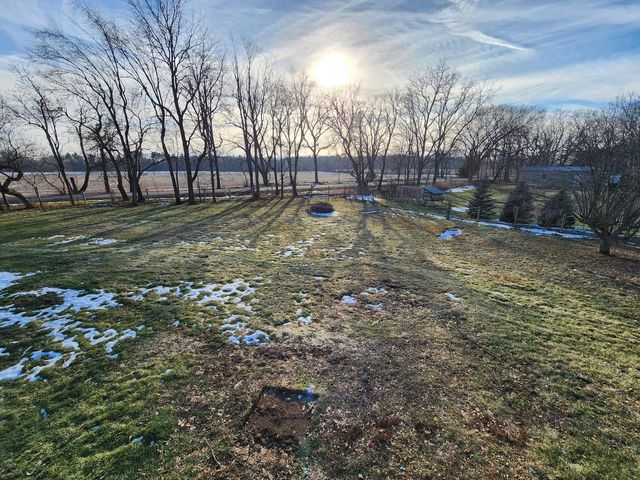 N9523 Sunset DRIVE, East Troy, WI 53120