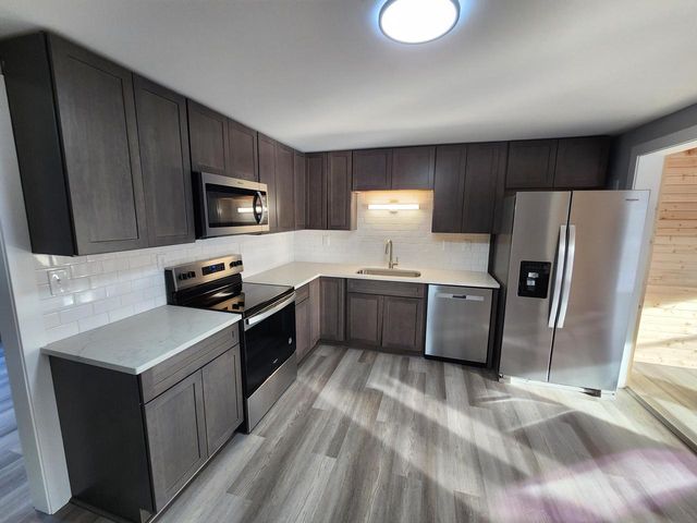 N9523 Sunset DRIVE, East Troy, WI 53120