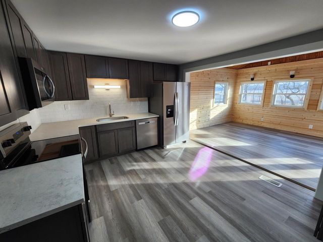 N9523 Sunset DRIVE, East Troy, WI 53120