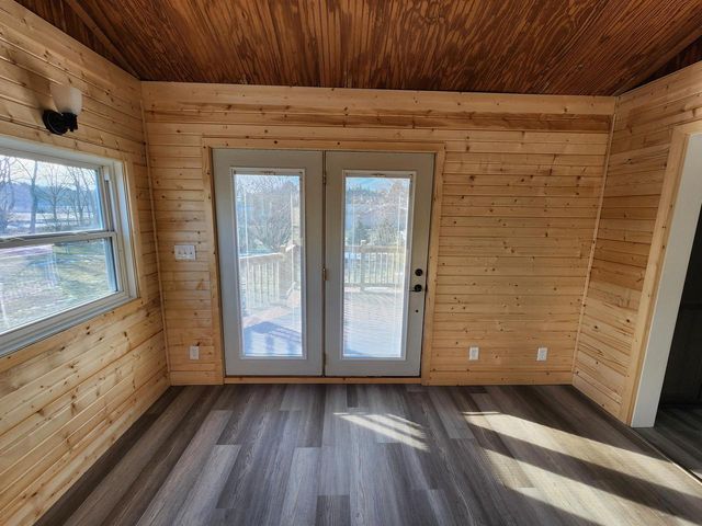 N9523 Sunset DRIVE, East Troy, WI 53120