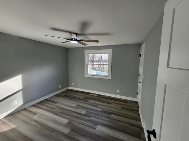 N9523 Sunset DRIVE, East Troy, WI 53120