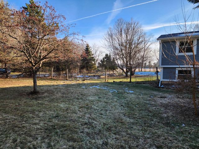 N9523 Sunset DRIVE, East Troy, WI 53120