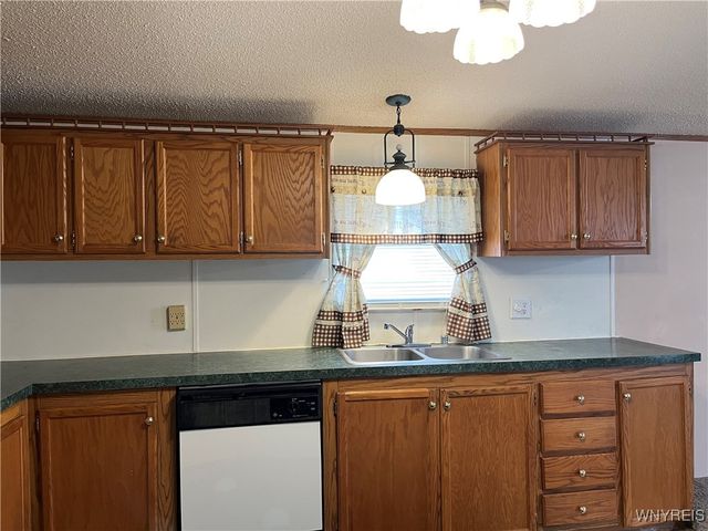 1164 Timberwood Drive, Lockport Town, NY 14094