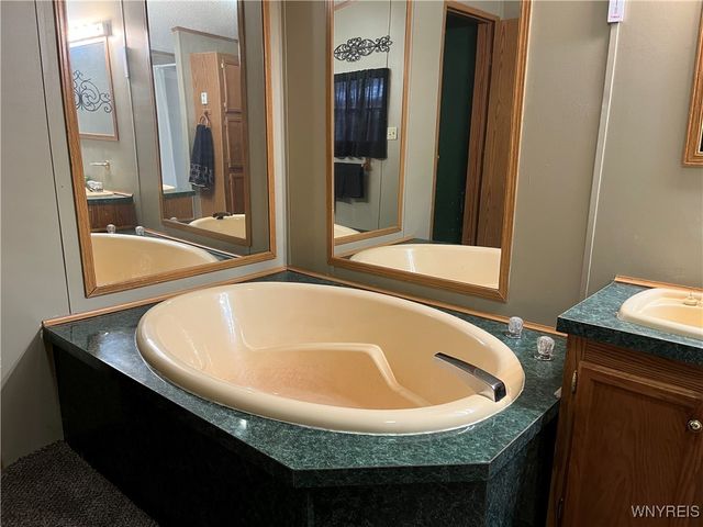 1164 Timberwood Drive, Lockport Town, NY 14094