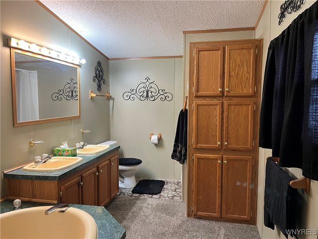 1164 Timberwood Drive, Lockport Town, NY 14094