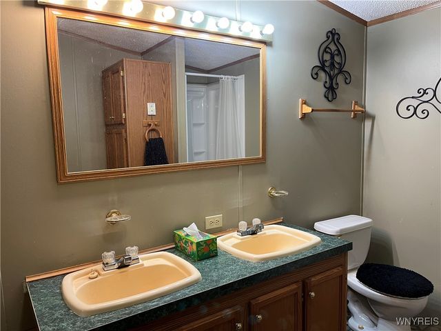 1164 Timberwood Drive, Lockport Town, NY 14094