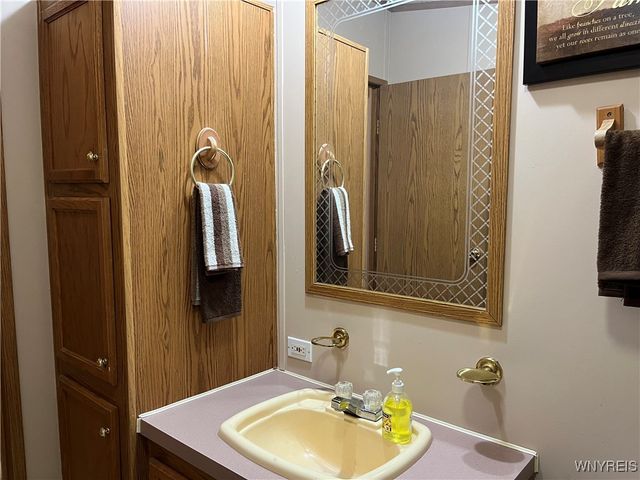 1164 Timberwood Drive, Lockport Town, NY 14094