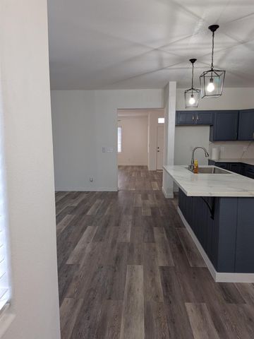 2485 S Manila Avenue, Fresno, CA 93727