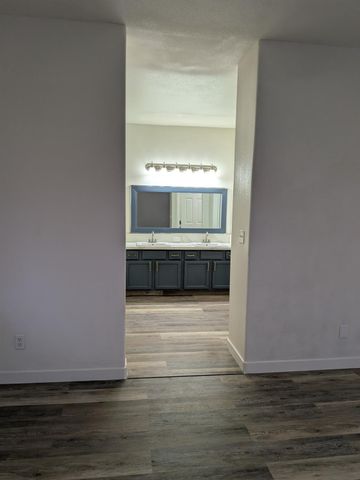 2485 S Manila Avenue, Fresno, CA 93727