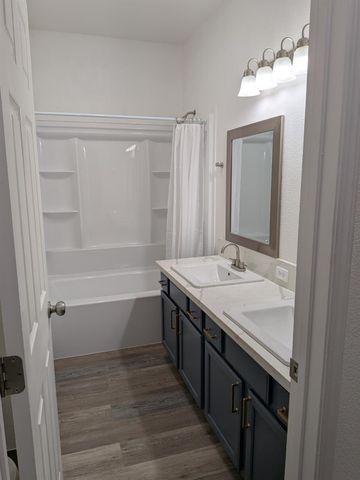 2485 S Manila Avenue, Fresno, CA 93727